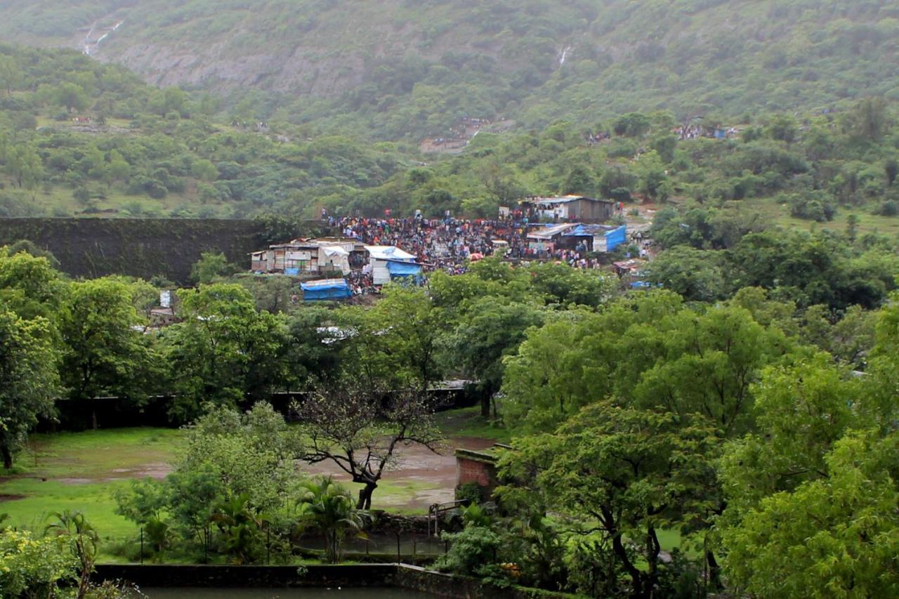 Hotel Manik Moti Lonavala Exteriör bild