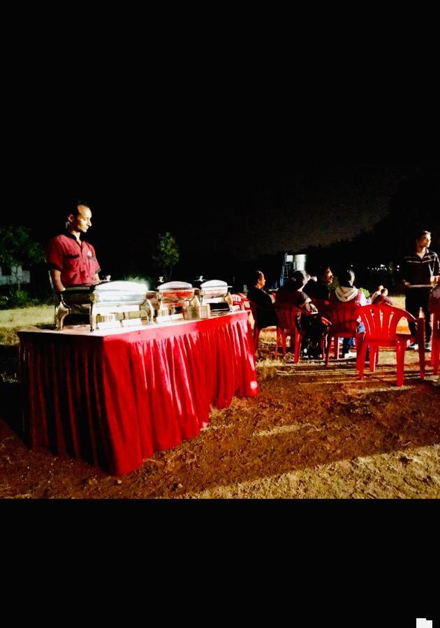 Hotel Manik Moti Lonavala Exteriör bild