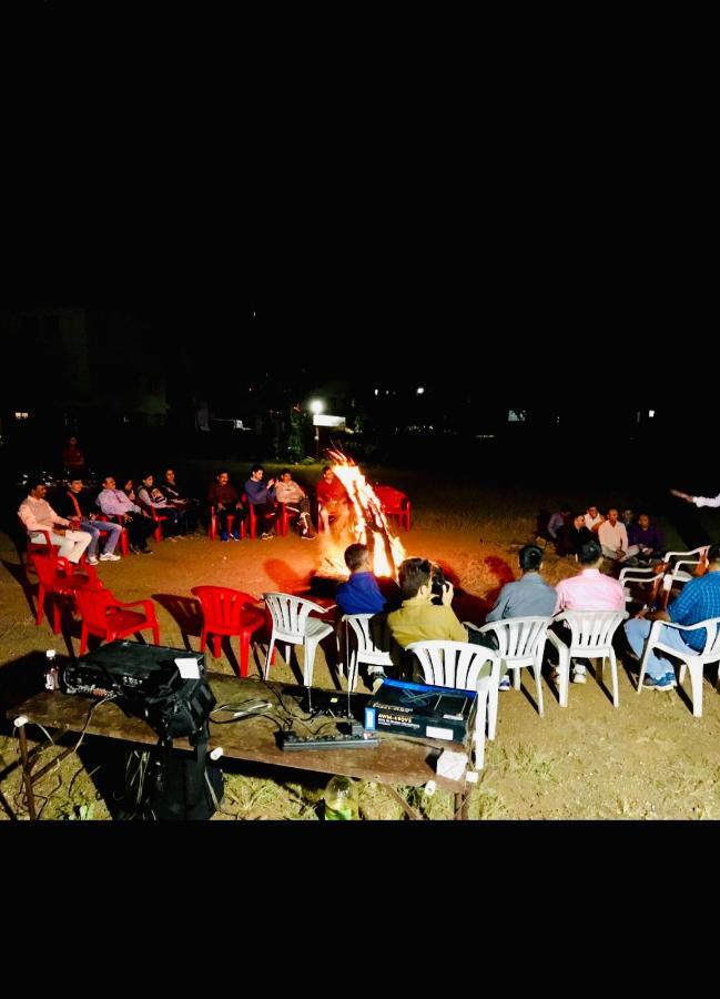 Hotel Manik Moti Lonavala Exteriör bild