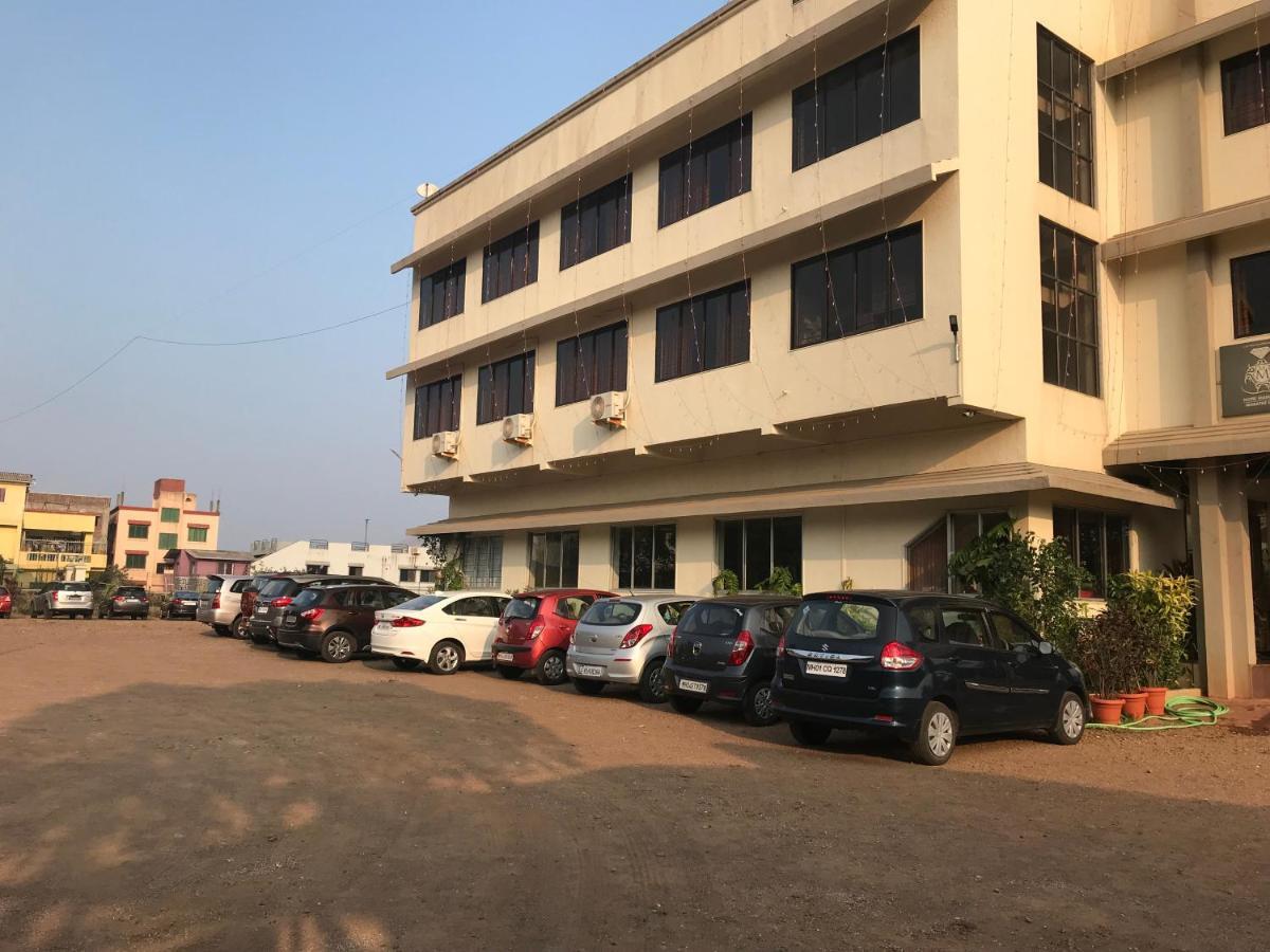 Hotel Manik Moti Lonavala Exteriör bild