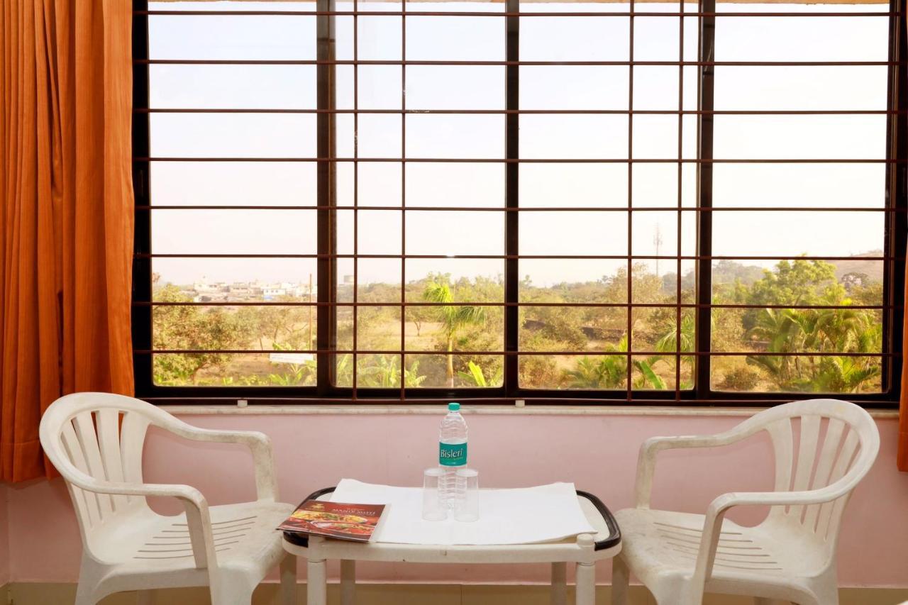 Hotel Manik Moti Lonavala Exteriör bild