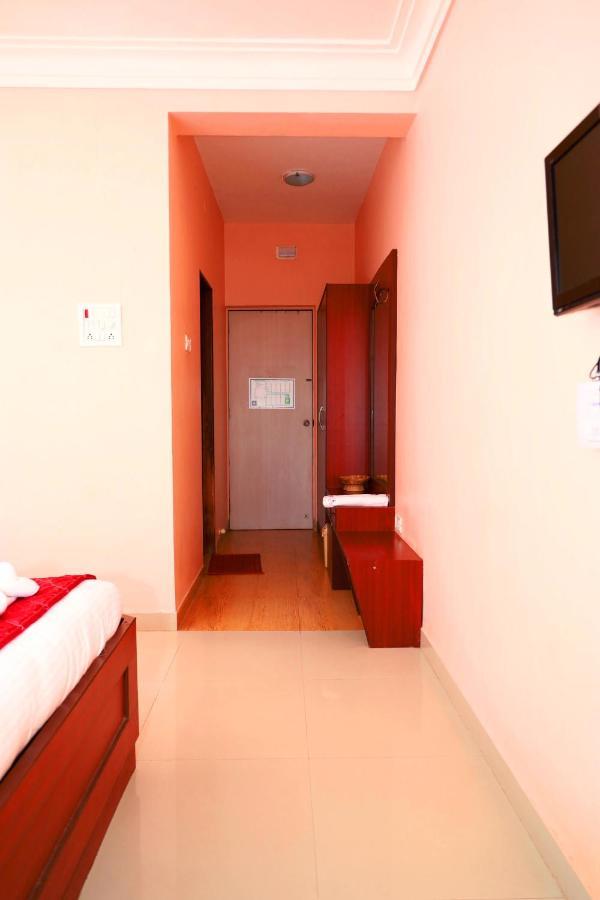 Hotel Manik Moti Lonavala Exteriör bild