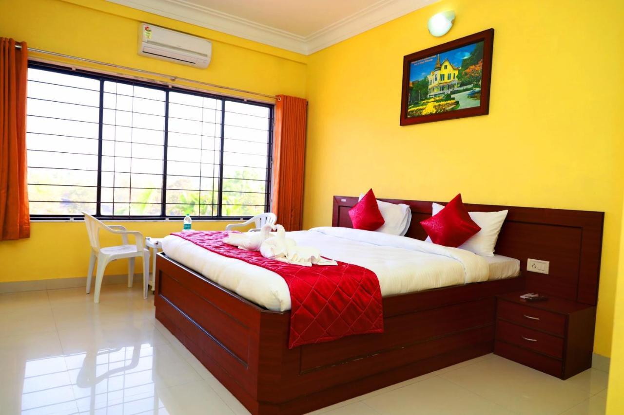 Hotel Manik Moti Lonavala Exteriör bild