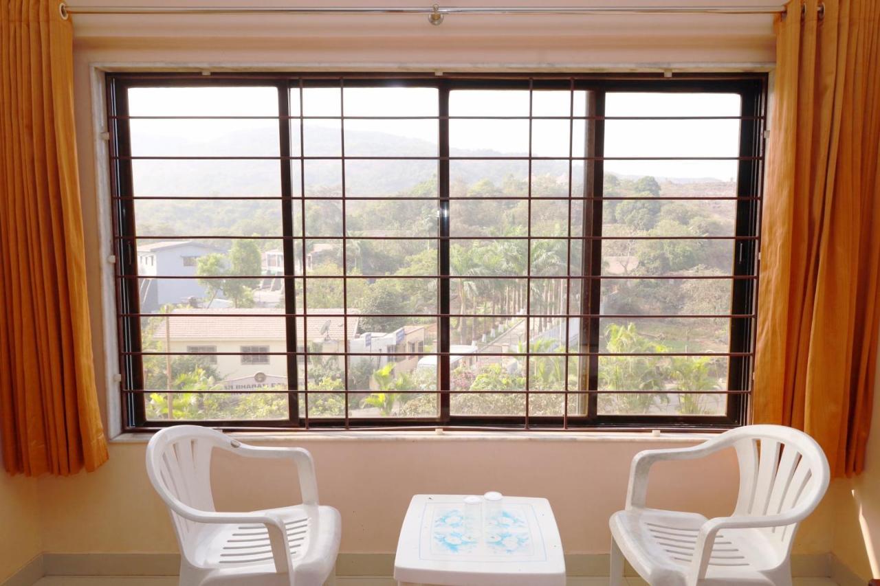 Hotel Manik Moti Lonavala Exteriör bild